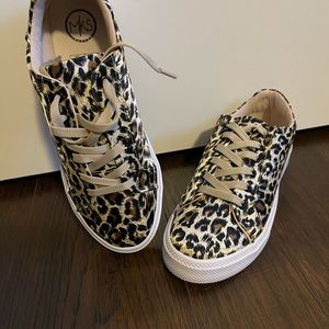Cheetah Lace Up Sneakers, women’s size 8